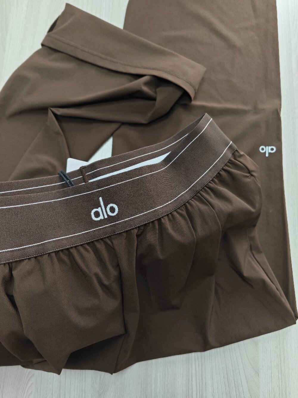 ⭐ALO Yoga Suit Up Trouser,Espresso coffee brown pants 🧸（Regular）NWT - Picture 4 of 8
